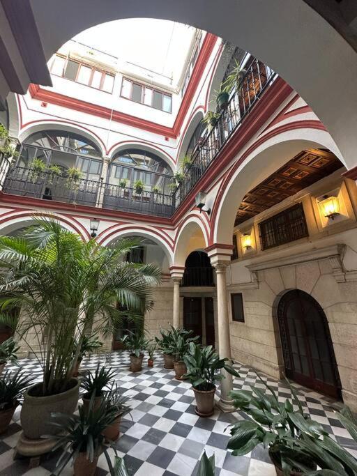 Apartamento Patio Sevillano Frente Catedral Bagian luar foto